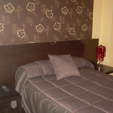 Pension El Parque Aviles Room photo